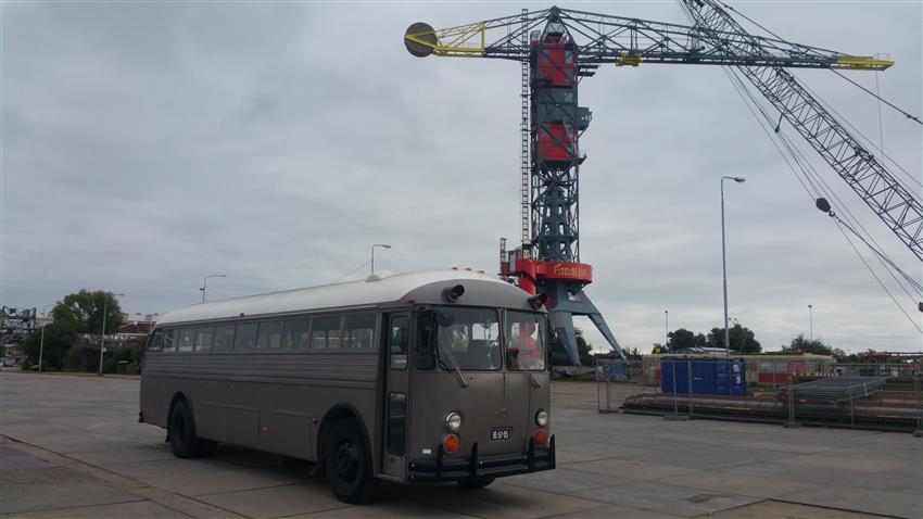 Oldtimer te huur: Crown coach schoolbus