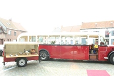 Berna/Saurer bordeau met salon