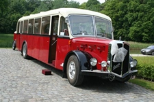 Berna/Saurer bordeau met salon