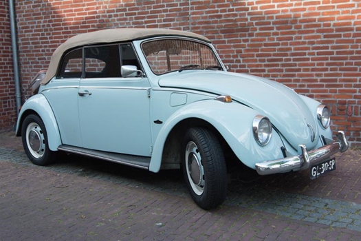 Volkswagen Kever lichtblauw (cabrio)