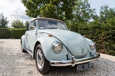 Volkswagen Kever lichtblauw (cabrio)