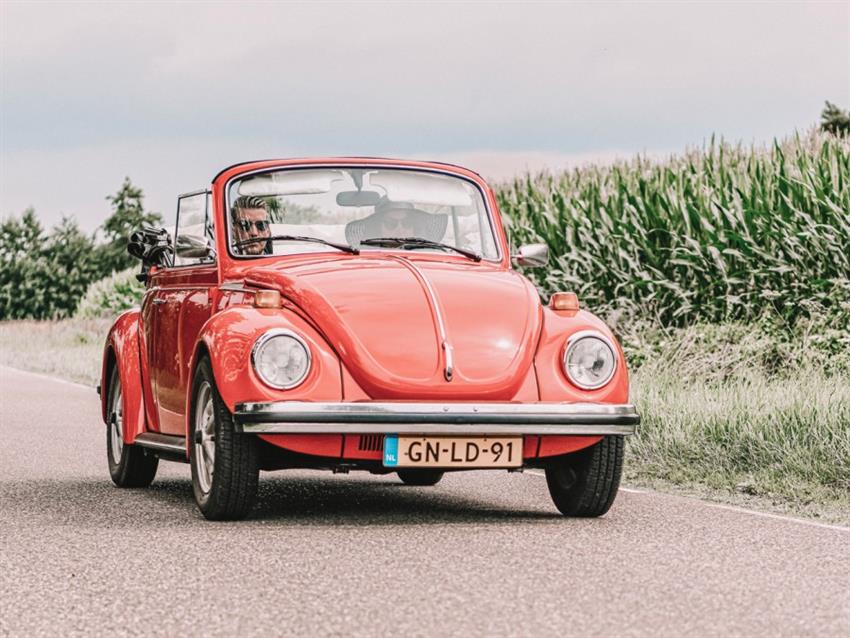 Oldtimer te huur: Volkswagen Kever rood