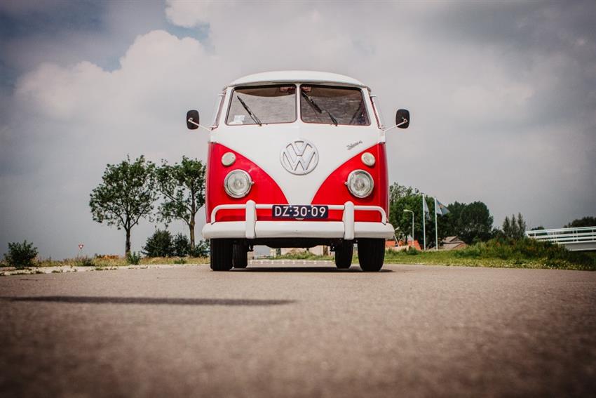 Oldtimer te huur: Volkswagen T1 bus rood