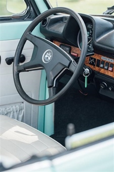 Volkswagen T2 bus mintgroen