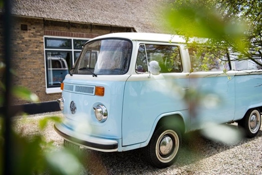 Volkswagen T2 bus lichtblauw