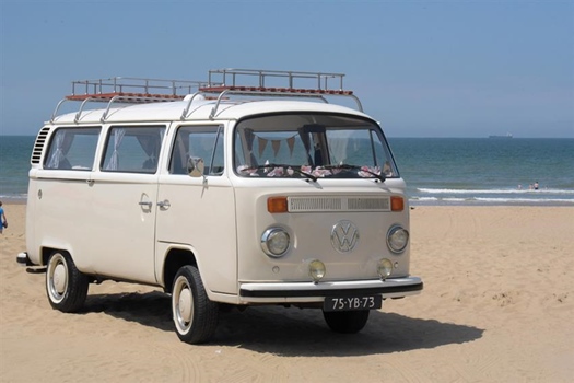 Volkswagen T2 bus zandkleurig