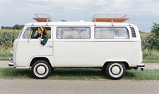 Volkswagen T2 bus zandkleurig