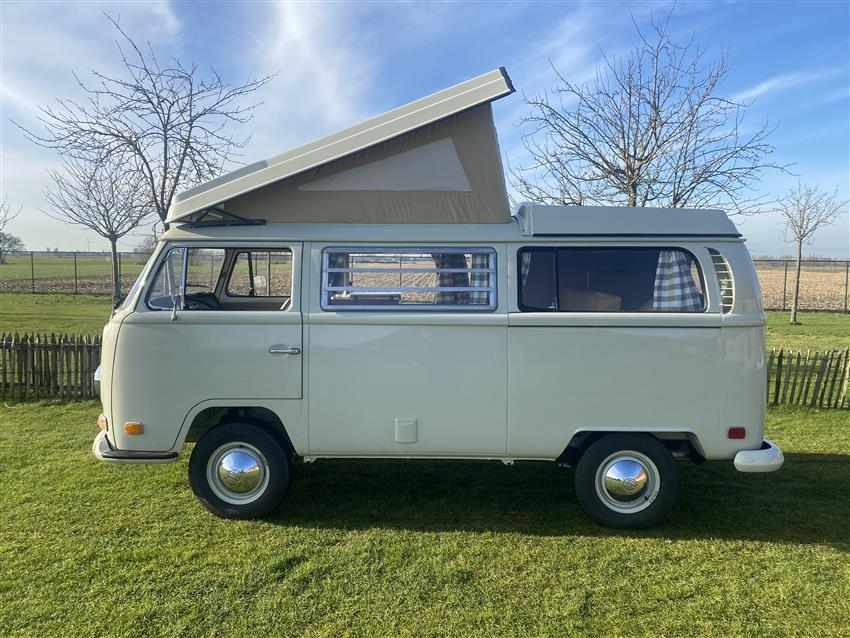 Oldtimer te huur: Volkswagen T2A westfalia camper