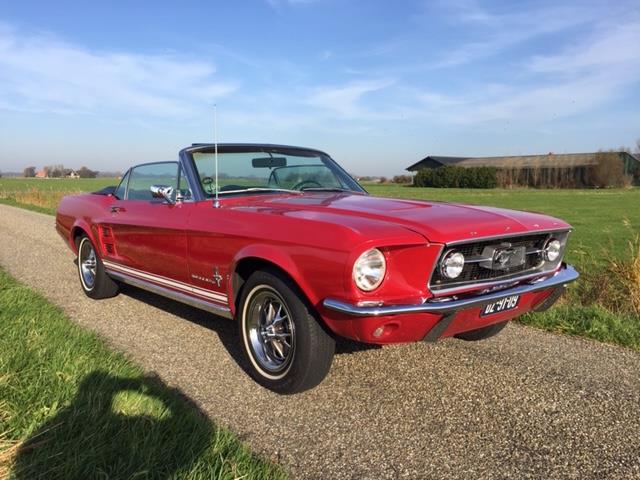 Oldtimer te huur: Ford Mustang 1967 Candy Apple Red